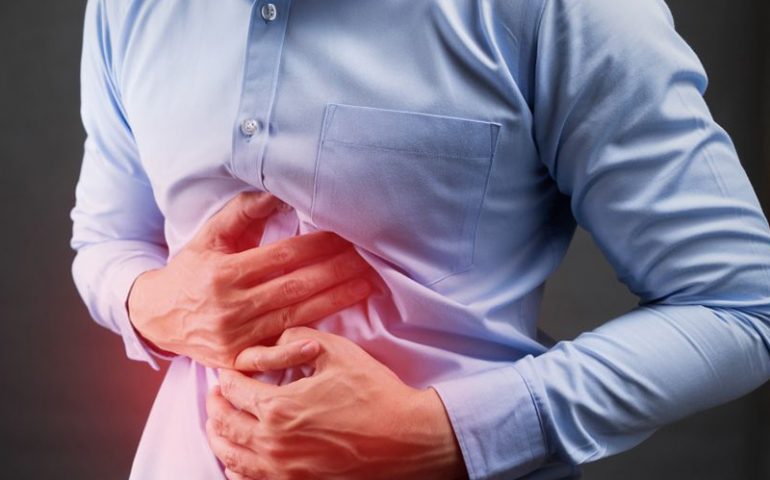 علت ایجاد عارضه گاستریت (ورم معده) چیست؟ + درمان خانگی این بیماری (2 نکته مهم)