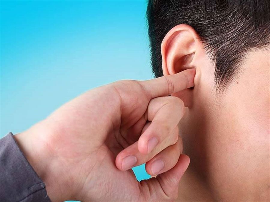 علت خارش گوش + بهترین راه درمان این عارضه در منزل (2 نکته مهم)
