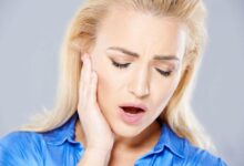 علت درد مفصل گیجگاهی و فکی (TMJ) + درمان این عارضه (2 نکته مهم)