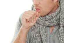 علت سرفه کردن چیست؟ درمان سرفه چگونه است؟ (2 نکته مهم)