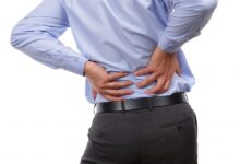 علت کمر درد موقع سرفه کردن چیست؟ (2 نکته مهم)