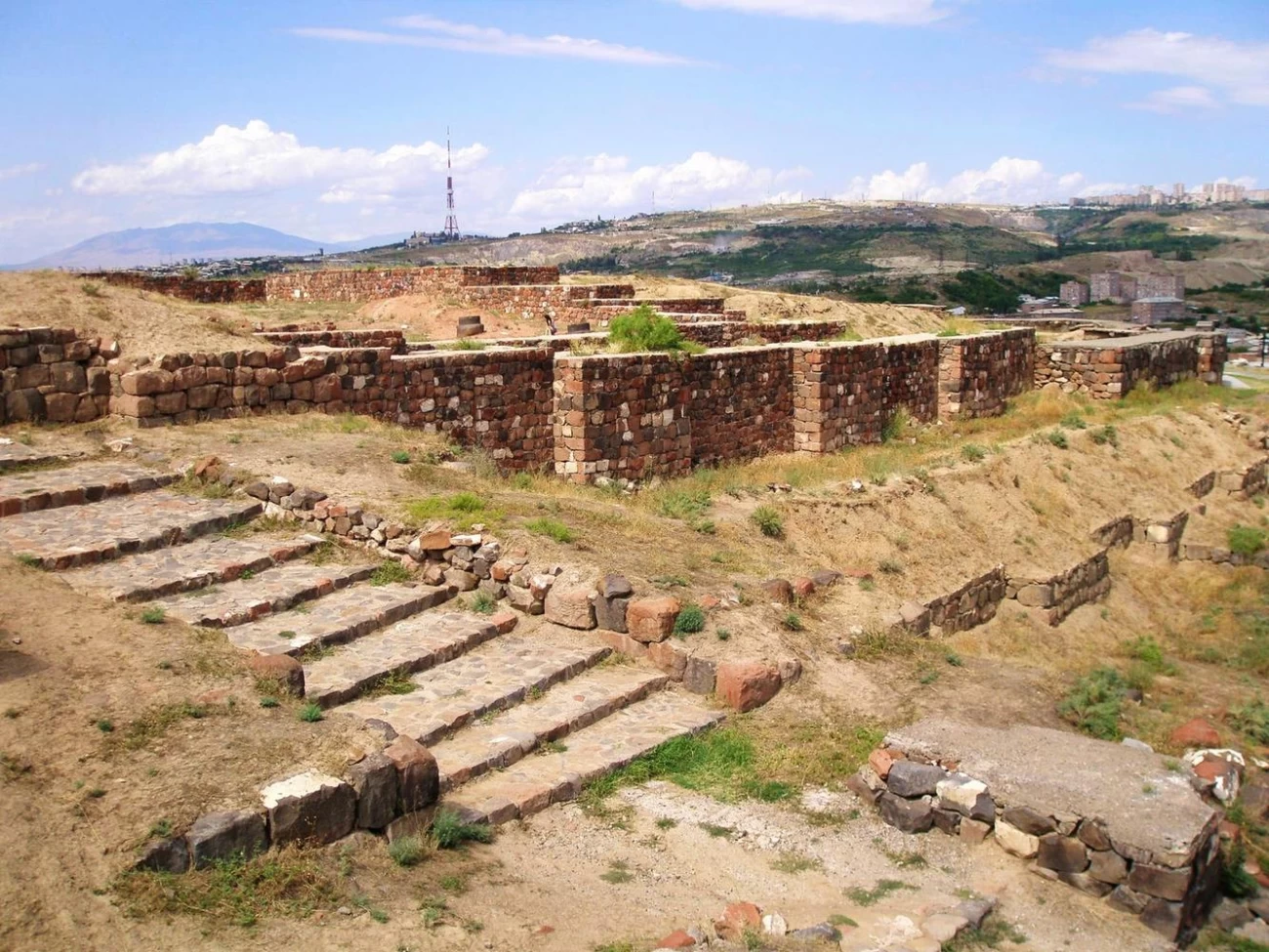 قلعه اربونی ارمنستان کجاست؟ + تصاویر (+ تصاویر) قلعه اربونی ارمنستان کجاست؟ + تصاویر (+ تصاویر)