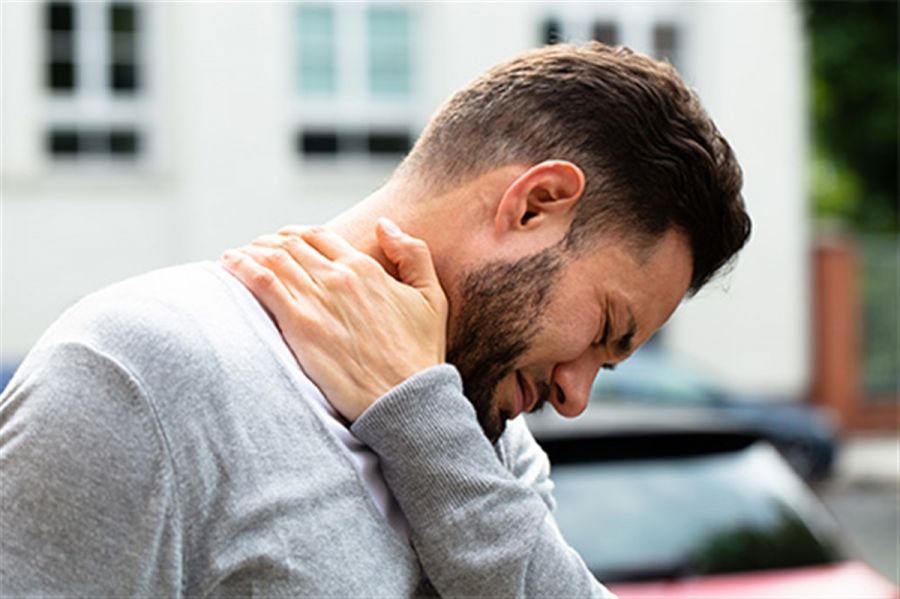 ویپلش چیست؟ بهترین راه درمان درد ناشی از حرکت گردن (2 نکته مهم)