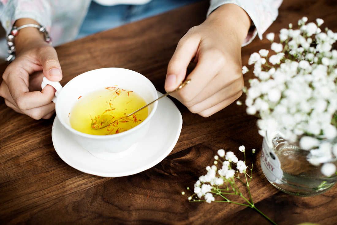 چه دمنوش‌هایی باعث رقیق شدن خون می‌شوند؟ (2 نکته مهم)