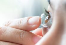 ۱۰ خطر وعارضه هنگام استفاده از لنزهای رنگی (2 نکته مهم)