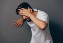 ۱۰ روش خانگی موثر برای درمان سرگیجه (2 نکته مهم)