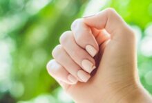 ۱۲ راهکار خانگی برای جلوگیری از ترک ناخن (2 نکته مهم)