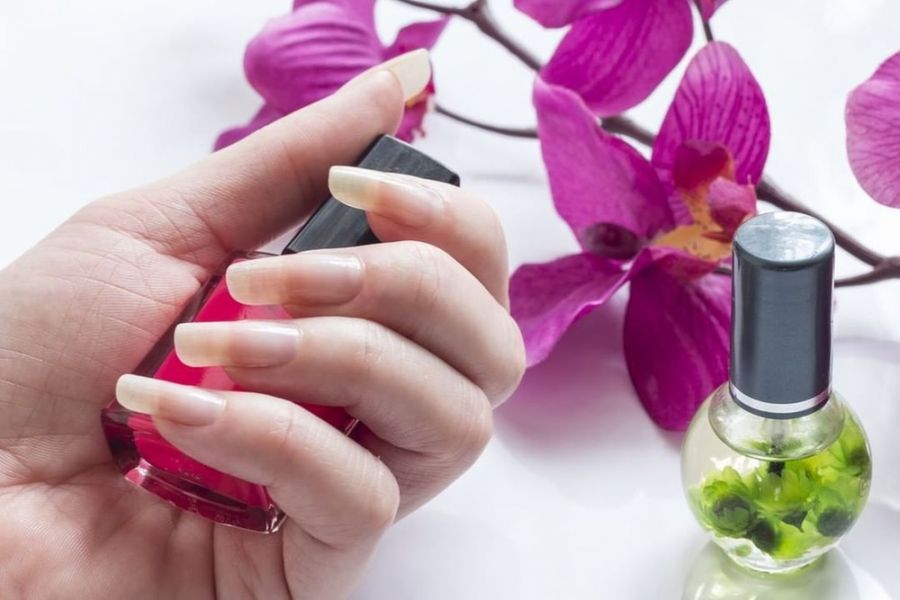 ۱۷ روش خانگی معجزه آسا برای رشد سریع ناخن ها (2 نکته مهم) ۱۷ روش خانگی معجزه آسا برای رشد سریع ناخن ها (2 نکته مهم)