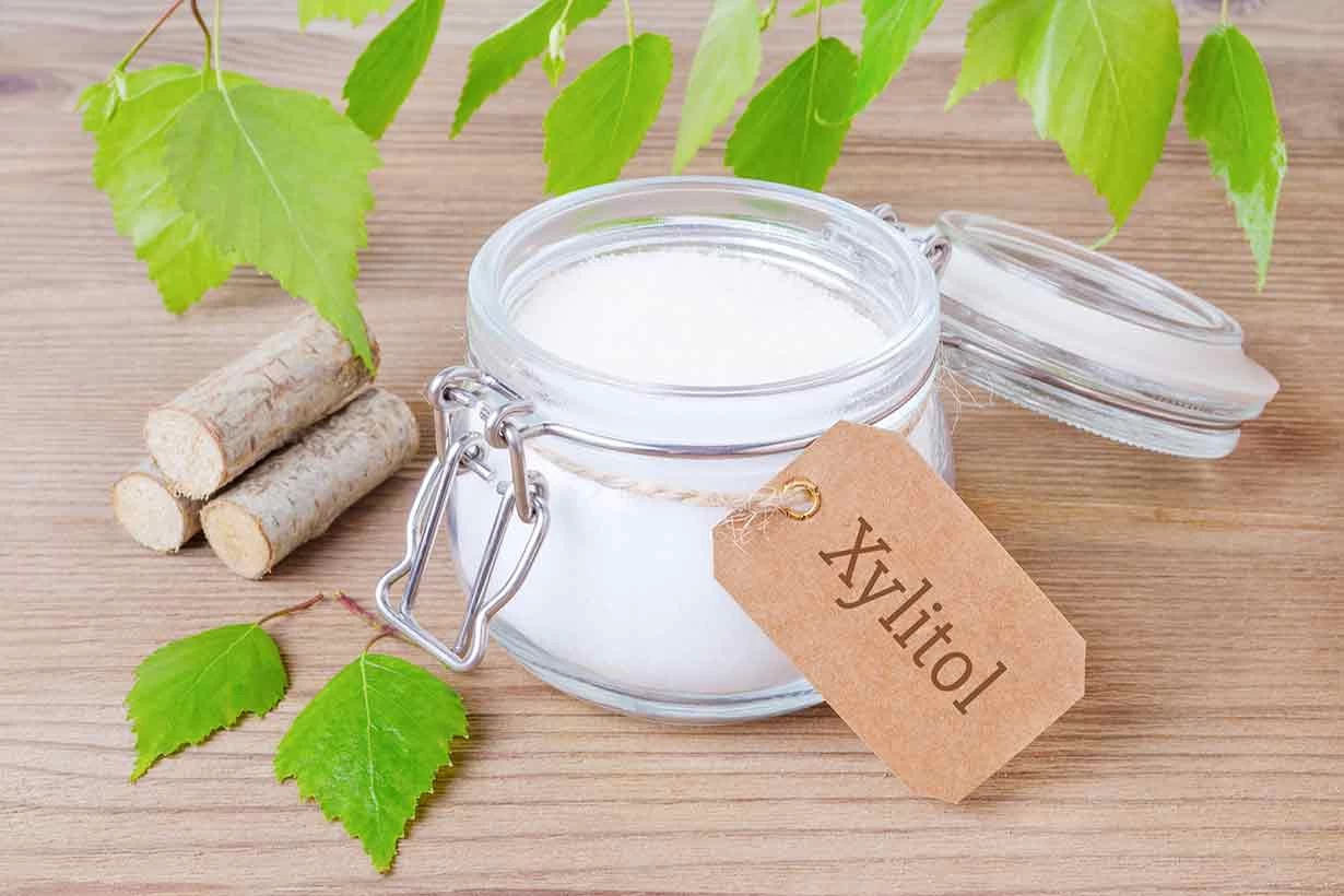 زایلیتول چیست ؟ + ارزش غذایی، خواص و عوارض (2 نکته مهم) زایلیتول چیست ؟ + ارزش غذایی، خواص و عوارض (2 نکته مهم)