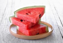 فواید بی نظیر هندوانه برای پایین آوردن تب (2 نکته مهم)