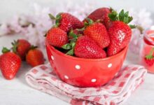 ۱۰ مزیت بی نظیر روغن توت فرنگی برای زیبایی پوست (2 نکته مهم)