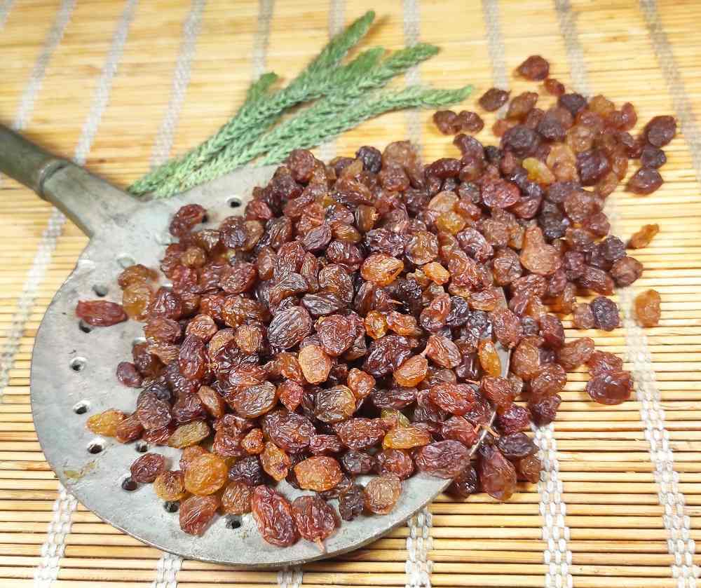 26 خاصیت کشمش پلویی و اثرات شگفت انگیز آن در بدن (2 نکته مهم) 26 خاصیت کشمش پلویی و اثرات شگفت انگیز آن در بدن (2 نکته مهم)