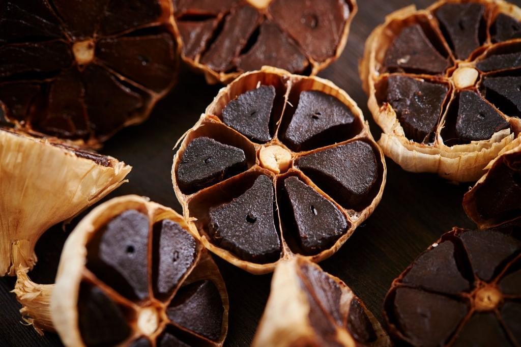 15 خاصیت دارویی و درمانی سیر سیاه (Black garlic) (2 نکته مهم)