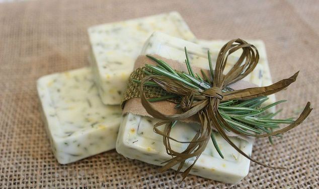 فواید بی نظیر صابون رزماری برای پوست های چرب +طرز ساخت خانگی آن (2 نکته مهم) فواید بی نظیر صابون رزماری برای پوست های چرب +طرز ساخت خانگی آن (2 نکته مهم)