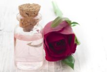 10 خاصیت شگفت انگیز روغن گل رز (گل سرخ) (2 نکته مهم)