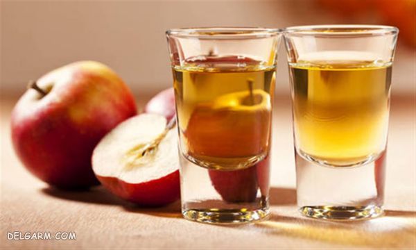سرکه سیب را با لیوان خوردن