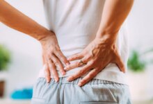 چه کسانی به بیرون زدگی دیسک کمر مبتلا می‌ شوند؟ (2 نکته مهم)