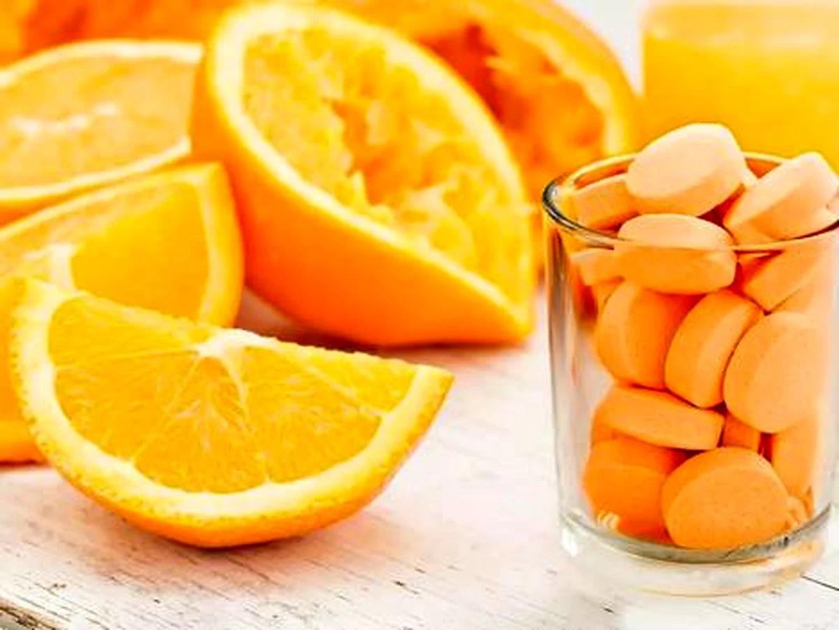 راهنمای میزان مصرف ویتامین C در افراد مختلف و عوارض استفاده بی رویه (2 نکته مهم)