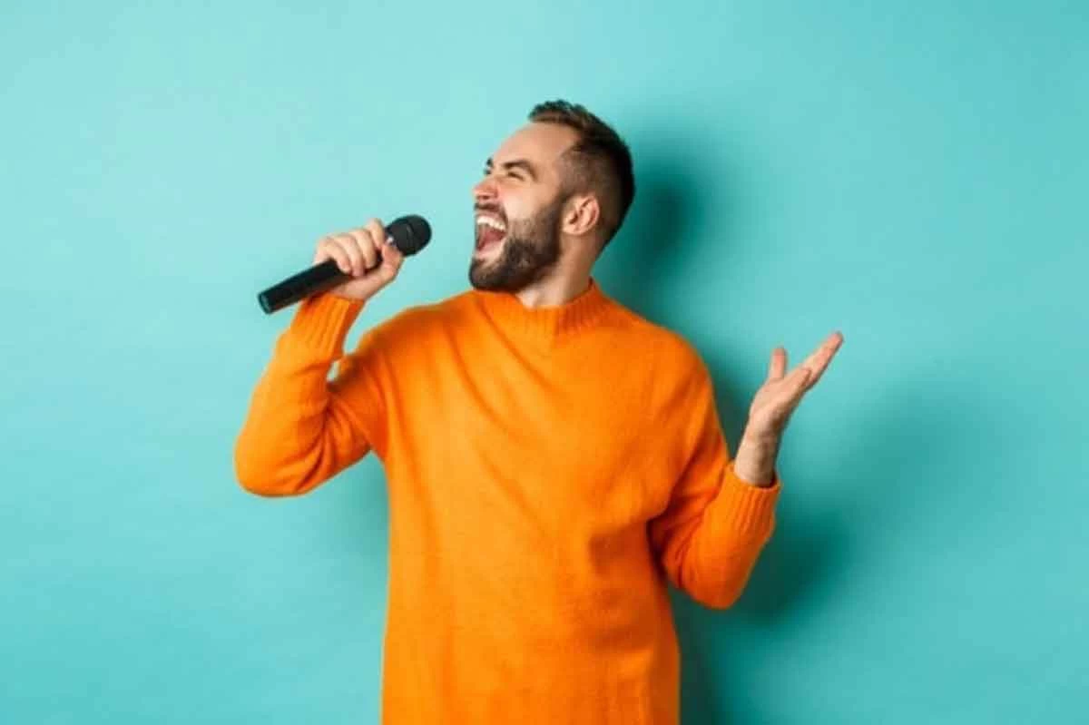 فواید بی نظیر آواز خواندن برای سلامتی بدن (2 نکته مهم)