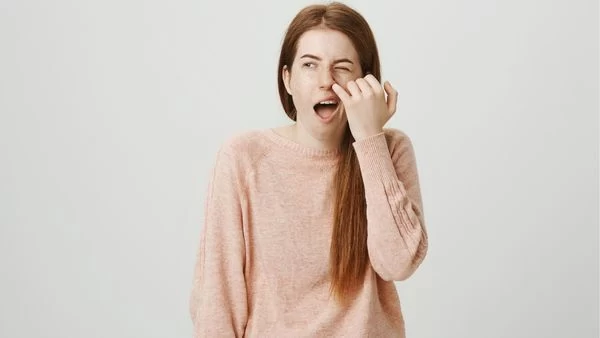 آیا انگشت کردن در بینی باعث آلزایمر می شود ؟ (2 نکته مهم)