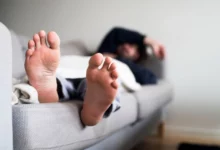 راه حل رفع مشکل سردی پا هنگام خواب بدون دارو (2 نکته مهم)