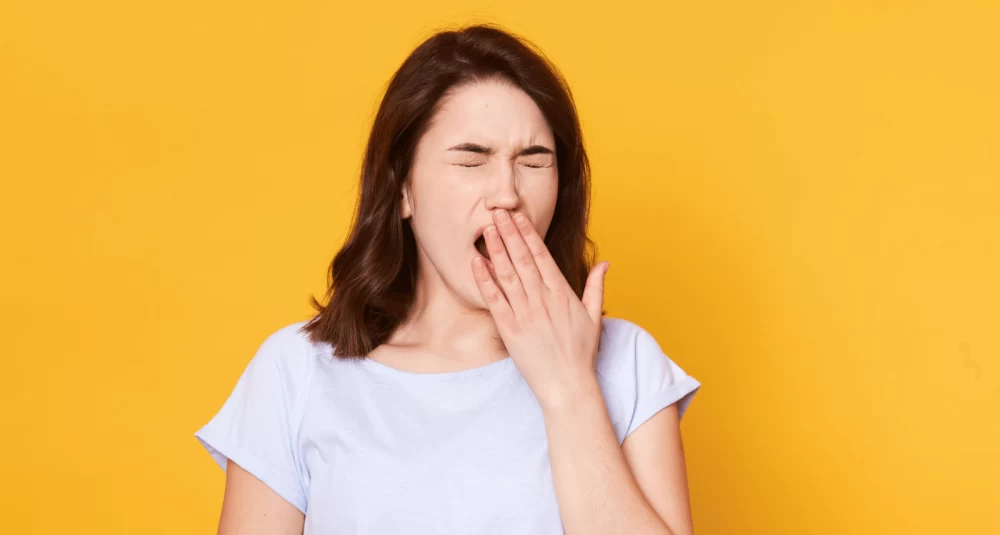 دلیل مسری بودن خمیازه چیست؟ (2 نکته مهم)