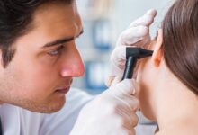 علائم، علل و راه های درمان عفونت گوش میانی (2 نکته مهم)