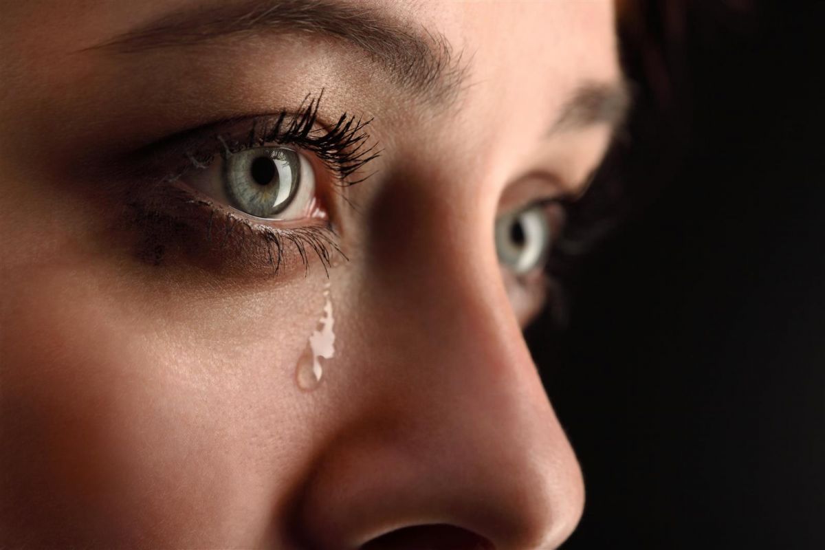 چرا اشک چشم انسان شور است؟ (2 نکته مهم) چرا اشک چشم انسان شور است؟ (2 نکته مهم)