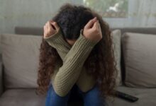 چرا اضطراب باعث حالت تهوع و استفراغ می‌شود؟ (2 نکته مهم)