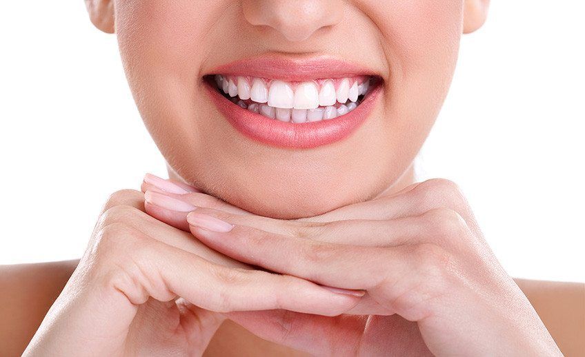 آشنایی با انواع روش‌های دندانپزشکی زیبایی (2 نکته مهم)
