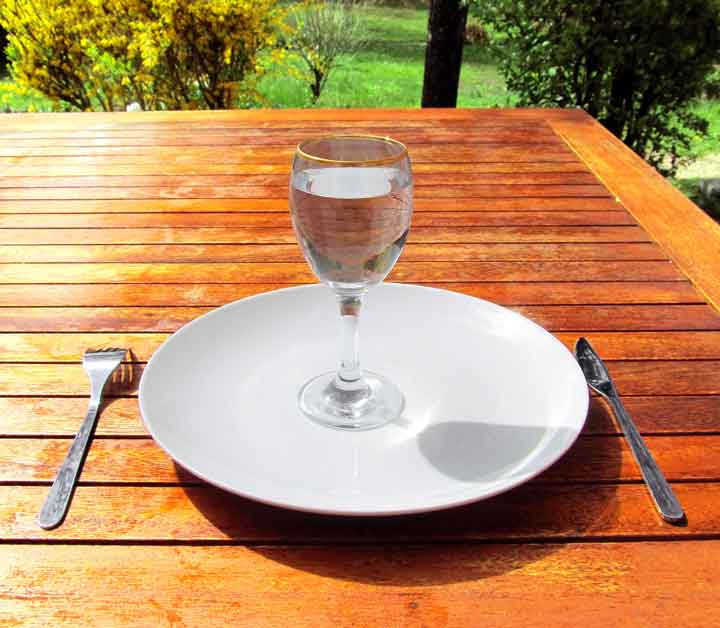 چرا خوردن آب به لاغری و کاهش وزن ما کمک میکند؟ (2 نکته مهم)
