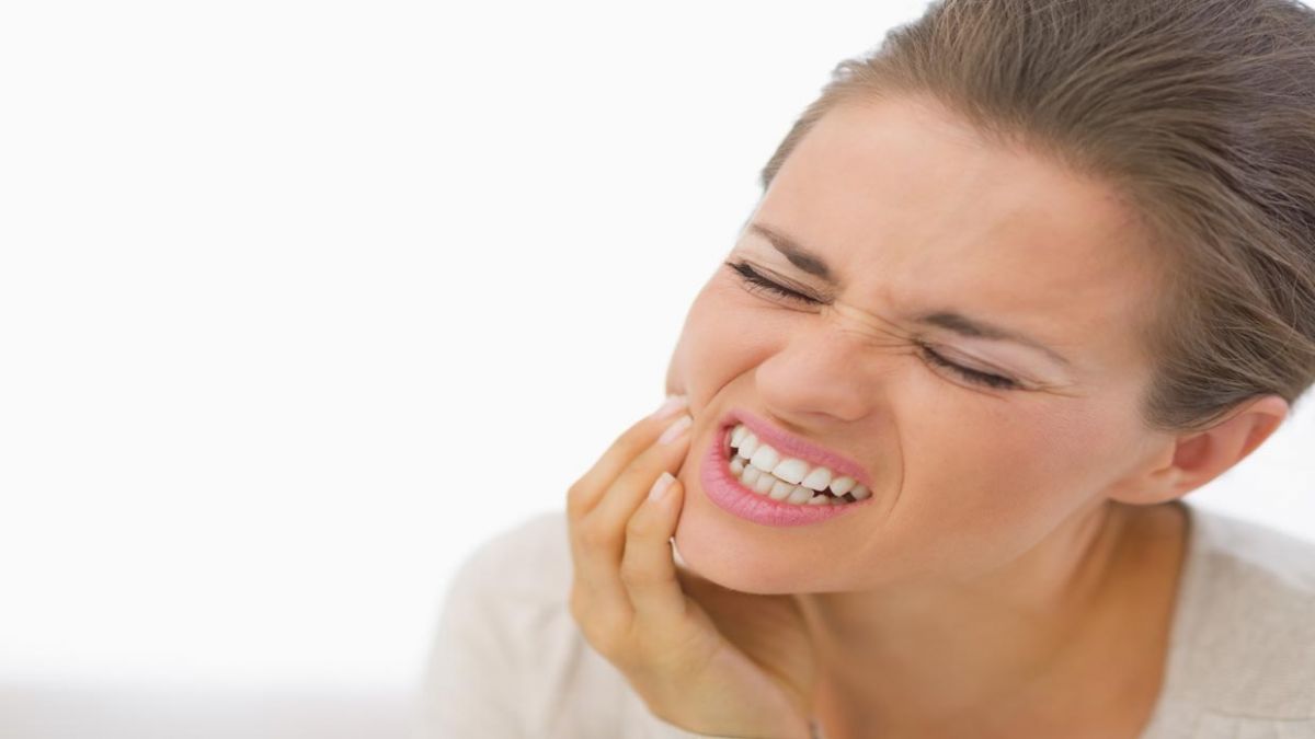 علائم به عصب رسیدن دندان چیست ؟ (2 نکته مهم) علائم به عصب رسیدن دندان چیست ؟ (2 نکته مهم)