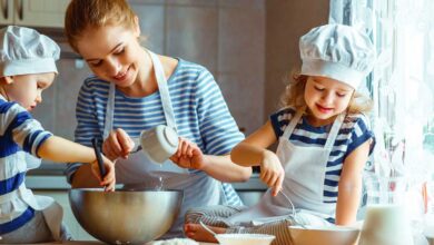 چگونه به کودکان خود با بازی آشپزی یاد بدهیم؟