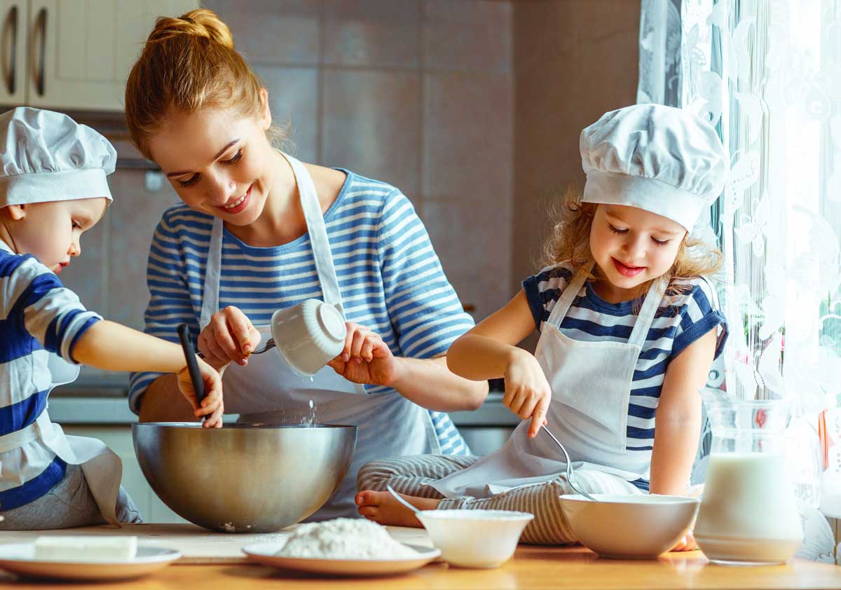 چگونه به کودکان خود با بازی آشپزی یاد بدهیم؟ چگونه به کودکان خود با بازی آشپزی یاد بدهیم؟