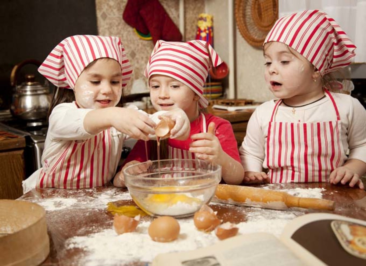 چگونه به کودکان خود با بازی آشپزی یاد بدهیم؟ آموزش آشپزی به کودکان