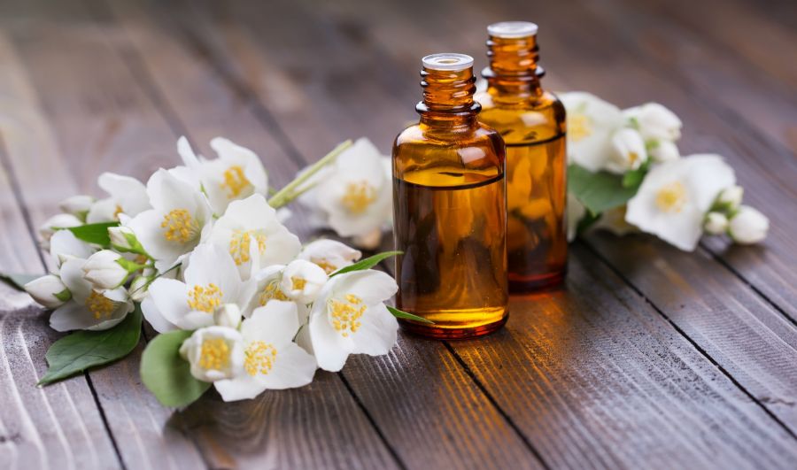 روغن یاسمن : خواص شگفت انگیز روغن چنبیلی (2 نکته مهم)