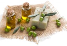 ۱۴ مزیت شگفت انگیز صابون روغن زیتون برای درمان مشکلات پوستی (2 نکته مهم)