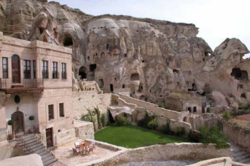 تاریخچه ساخت مسجد صخره‌ای عنصرود