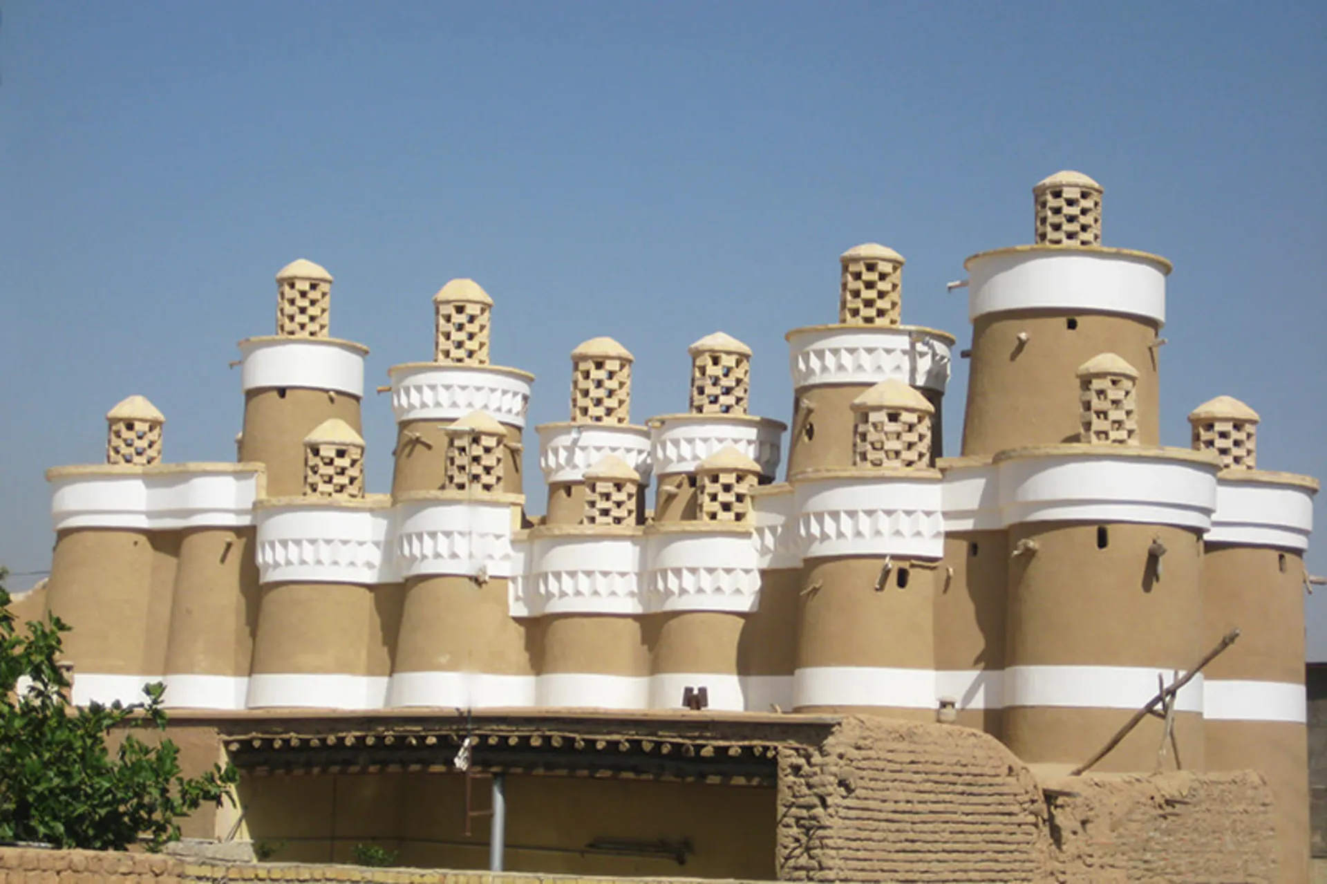 شهرستان نجف آباد اصفهان و کبوتر خانه های آن (+ تصاویر) شهرستان نجف آباد اصفهان و کبوتر خانه های آن (+ تصاویر)