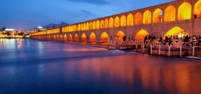 پل سی و سه؛ پلی میان گذشته و حال