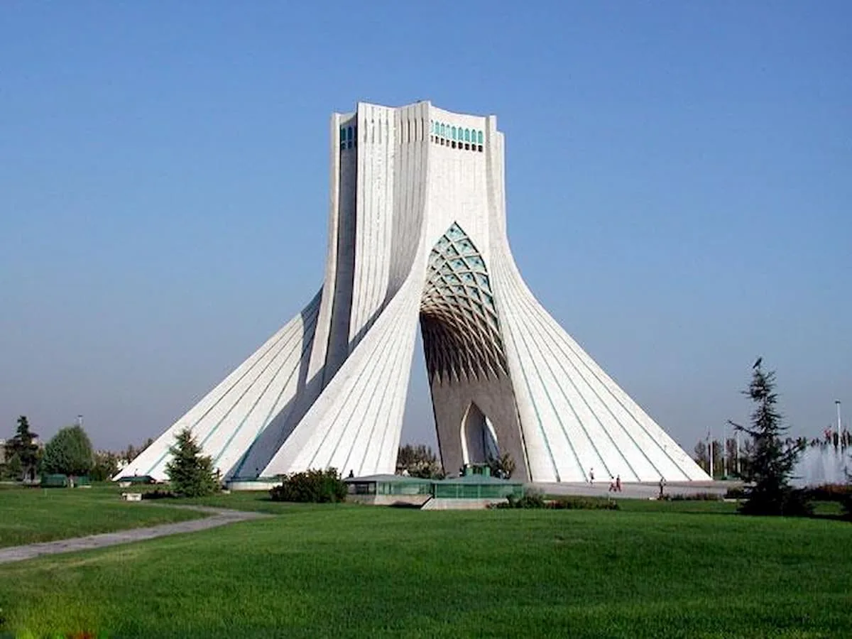 معرفی جذاب ترین نمادهای شهر تهران (+ تصاویر) برج آزادی: نماد مدرن ایران
