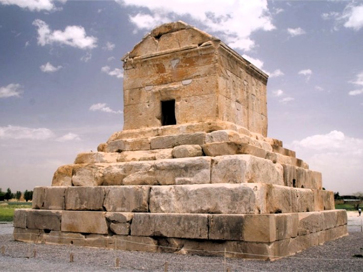 راهنمای نهایی شما برای برنامه‌ریزی سفر به کاخ کوروش دشتستان