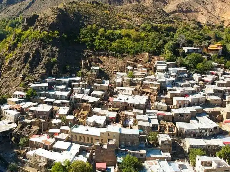جاذبه‌های دیدنی اشتبین: فراتر از یک روستای پلکانی