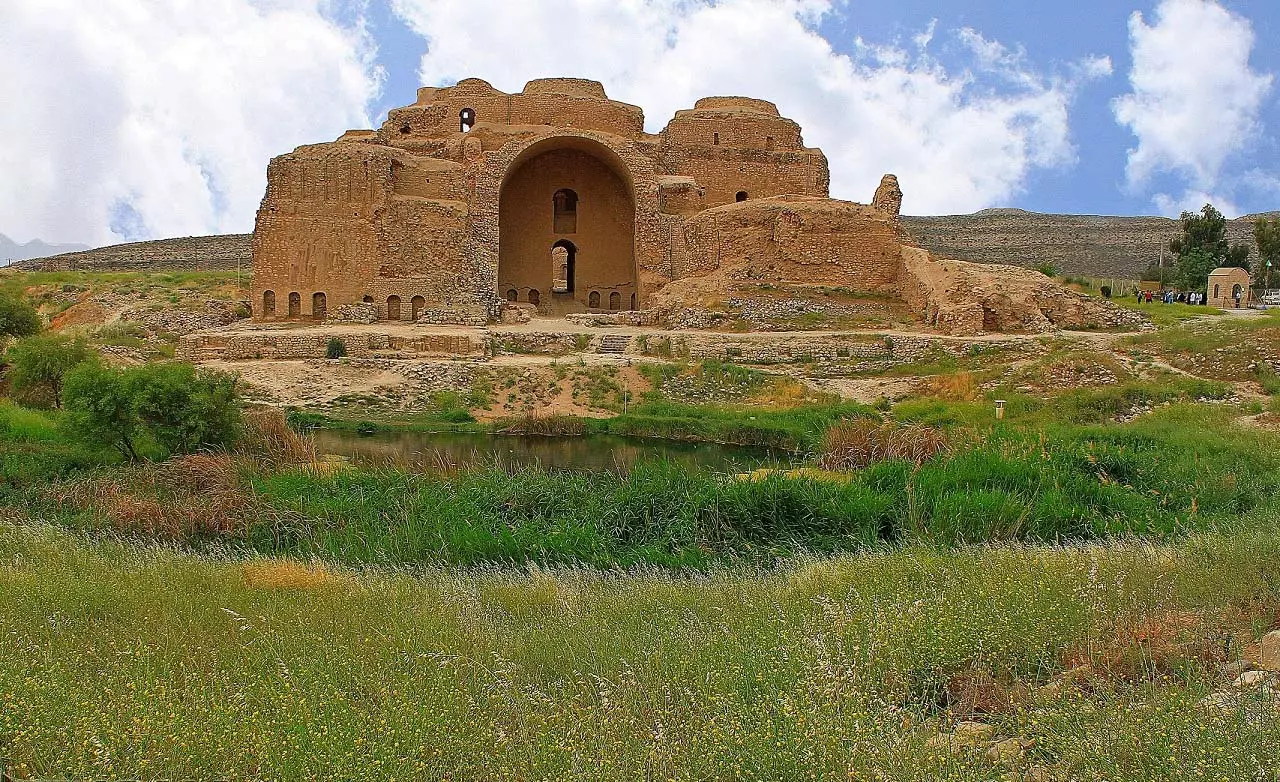 آشنایی با معبد آناهیتا بیشاپور کازرون (+ تصاویر) آشنایی با معبد آناهیتا بیشاپور کازرون (+ تصاویر)