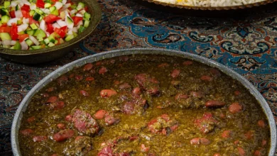 طرز تهیه قورمه سبزی با گوشت گوسفندی (مرحله به مرحله)