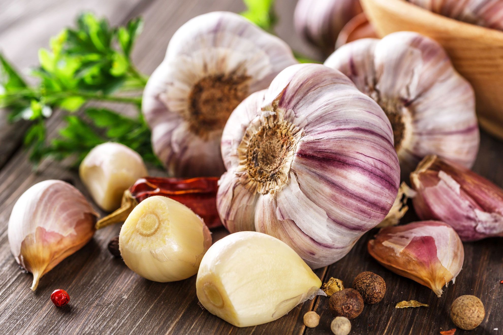 خواص سیر برای درمان خار پاشنه: بررسی علمی، واقعیت‌ها و باورهای رایج