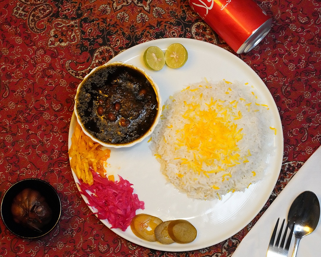 طرز تهیه قورمه سبزی رژیمی (مرحله به مرحله)