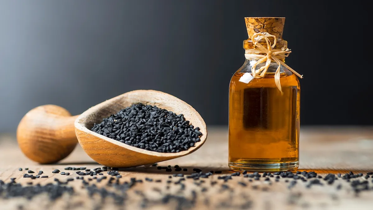 خواص مالیدن روغن سیاه دانه به شکم: راهنمای جامع و علمی