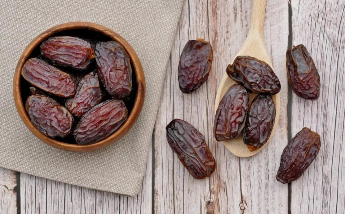 خواص هسته خرما برای مو: آیا این گنجینه طبیعی به سلامت موهای شما کمک می‌کند؟