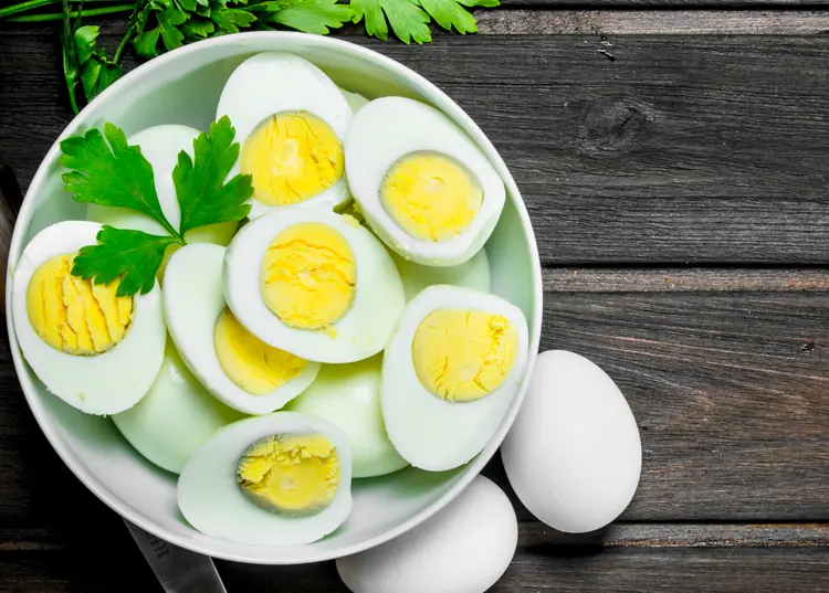 خواص تخم‌مرغ آب‌پز برای سلامت معده و دستگاه گوارش: بررسی علمی و جامع
